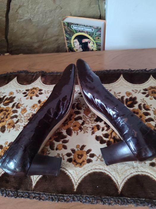 Продам женские кожаные туфли