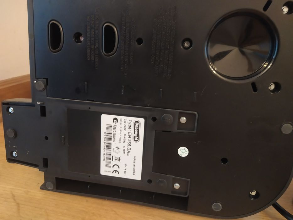 Ekspres do kawy na kapsułki DeLonghi EN265.BAE