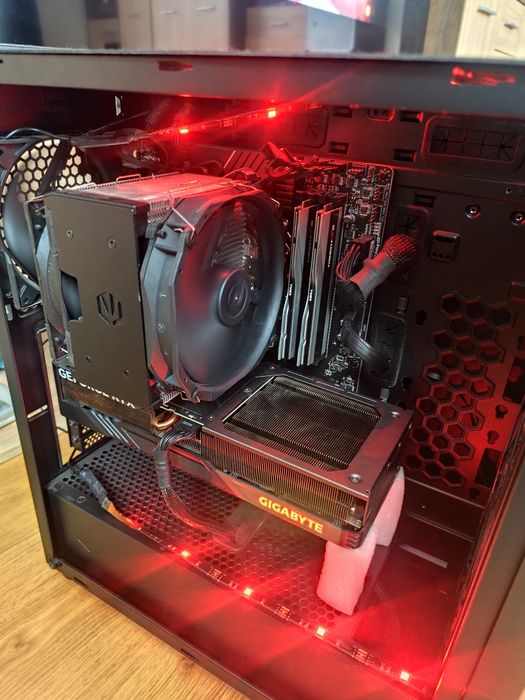 Komputer gamingowy mocny RTX 4070 12gb 32gb DDR5 i5 13600k 1tb SSD