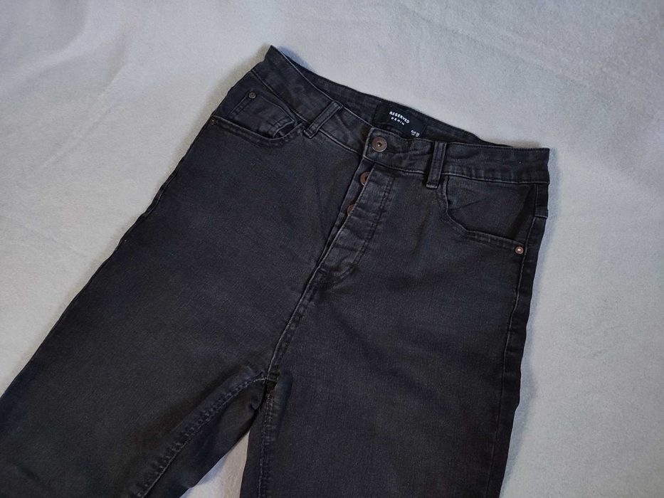 Джинсы женские RESERVED Denim, черные, размер 38 (ширина пояса 33 см)