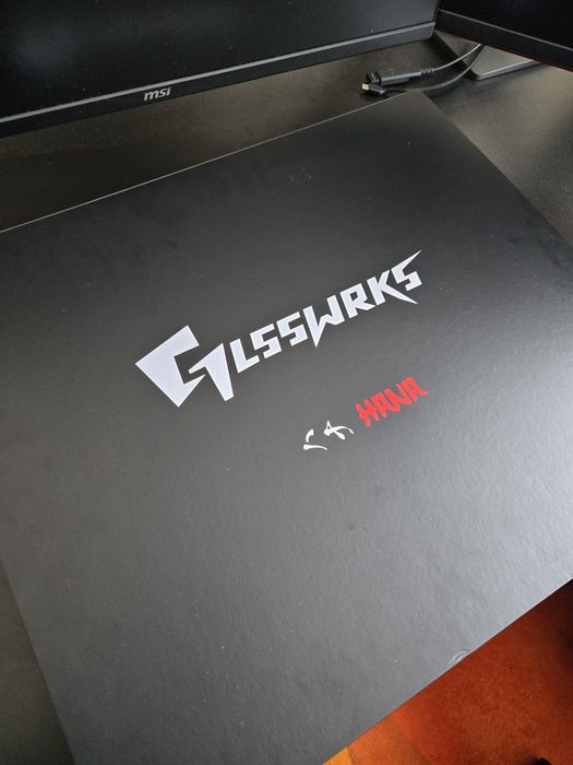 Скляний килимок Glsswrks Hana (Limited Edition)