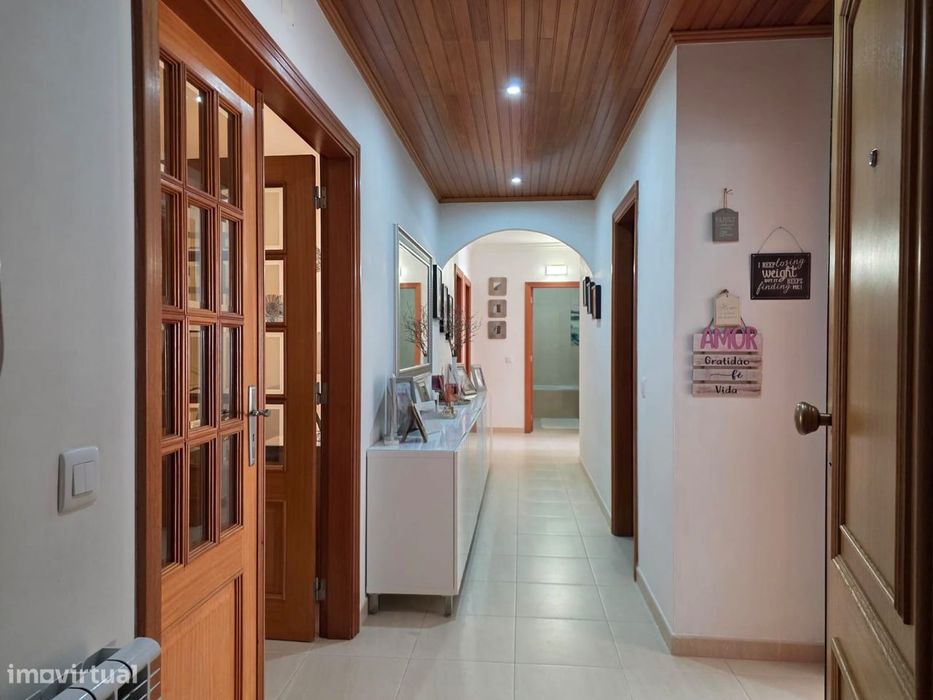 Apartamento T4 com Lugar de Garagem — Benavente, Santarém