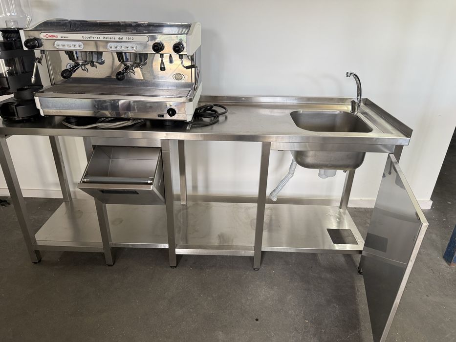 Bancada em inox para maquina de cafe moinho Maq. Chevenas Maq. de Gelo