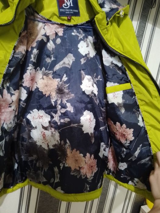 Куртка салатового кольору