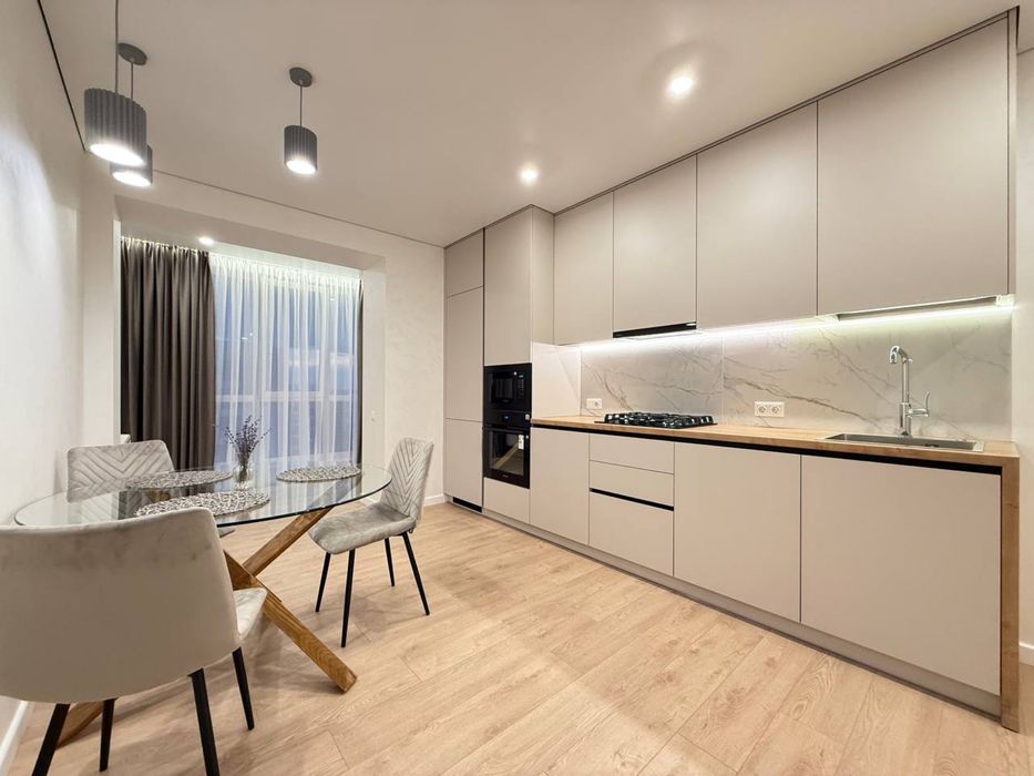 Велика 1-кімнатна в ЖК «На Щасливому». 49 м2. Вул. Студенська 32 !!!