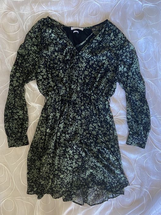 Sukienka czarna w kwiaty reserved M