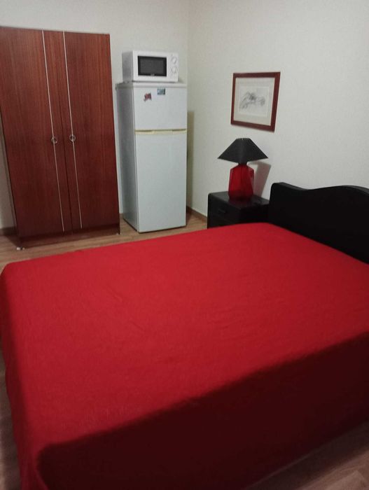 ALUGA-SE quarto só para UMA PESSOA