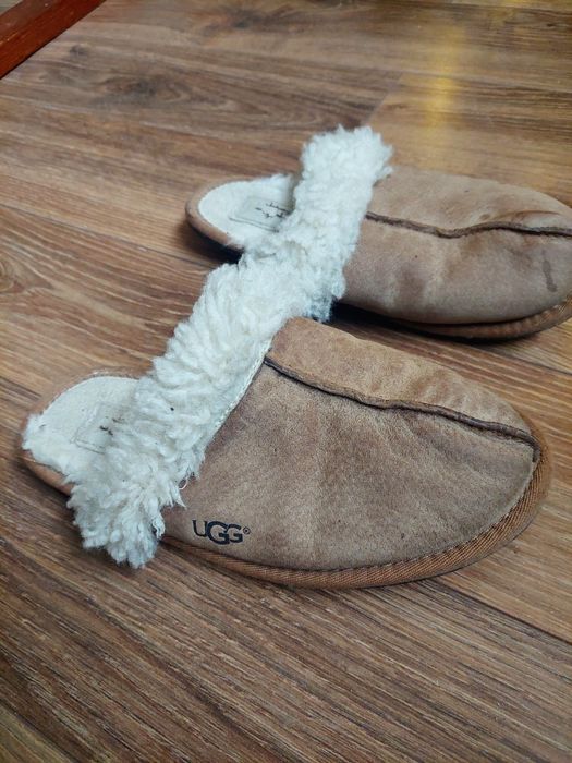 Ocieplane obuwie domowe kapcie UGG W SCUFFETTE II