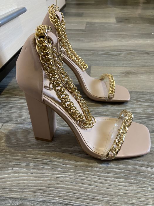 Продаю нові босоніжки