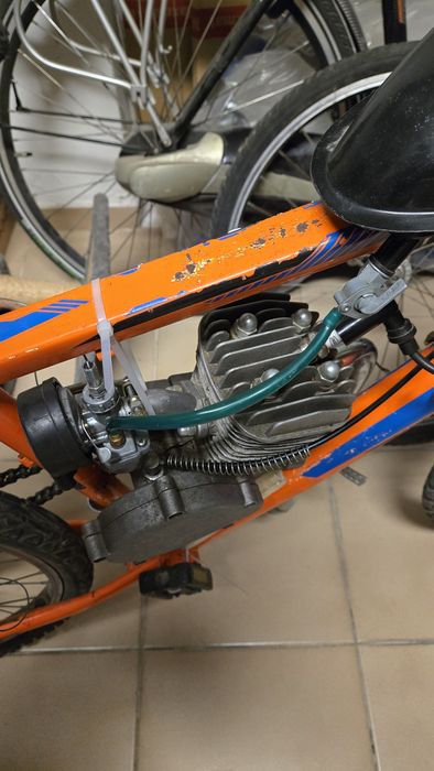 Bicicleta a motor a gasolina 50cc