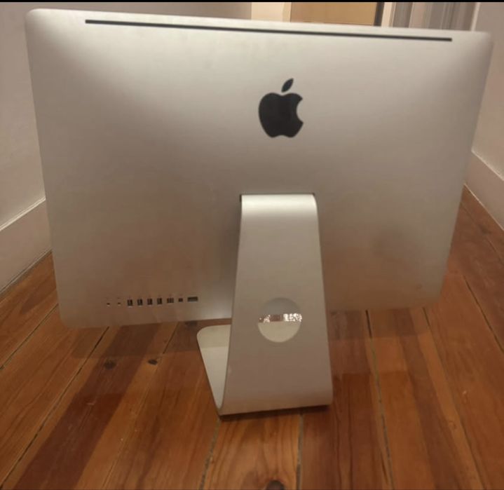 iMac 21.5" / Intel i3 / 8 GB RAM / macOS Catalina64564341323907122