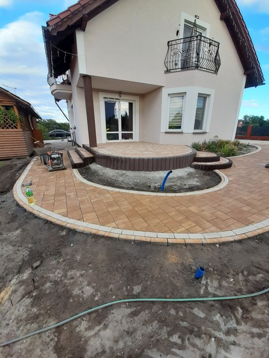 Układanie kostki brukowej Posadzki przemysłowe Koparka/ładowarka