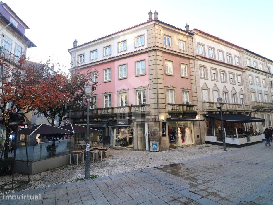 Arrendamento de Apartamento T2 mobilado e equipado - No Centro da C...