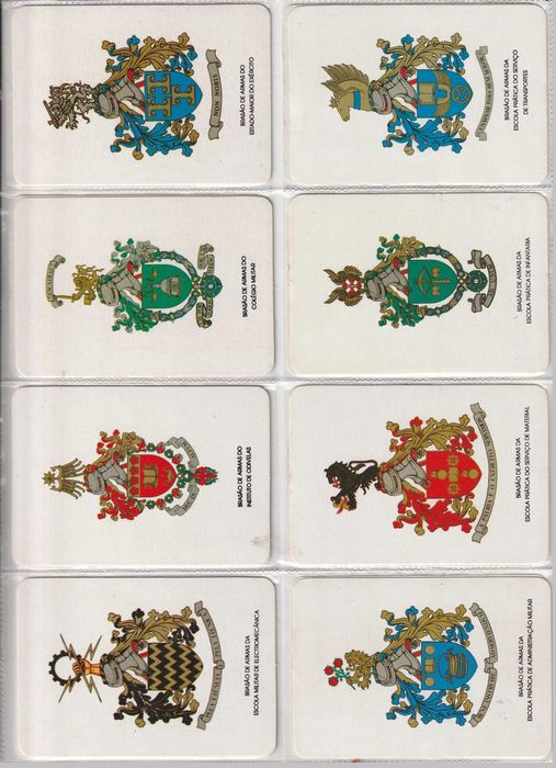 Coleção de 36 calendários com brasões do Exército 1992