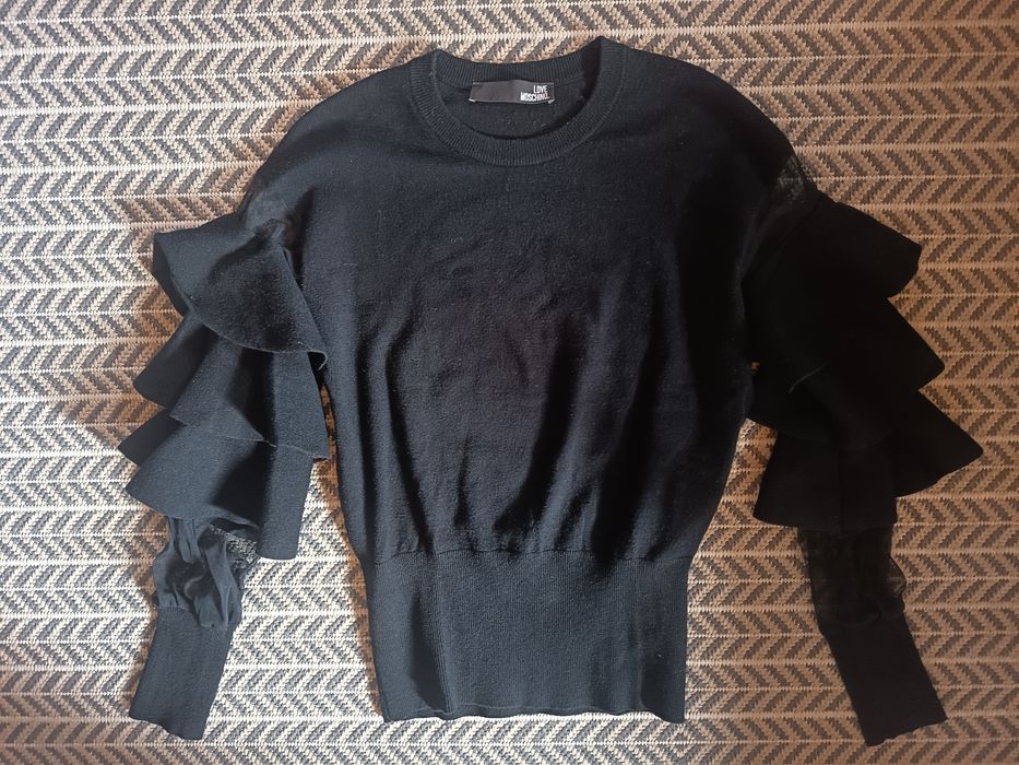 Malha preta love Moschino tamanho S