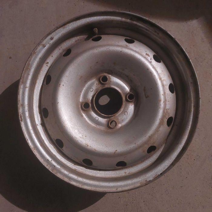 Шини і диск різні на R16, R14.