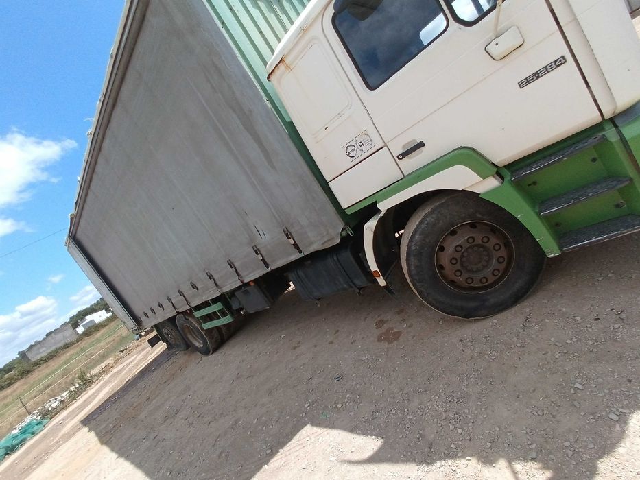 MAN 25.284 – Ano 2000 – 293 681 km