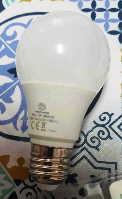 Lâmpadas de led E27 7W branco quente 560 lumens