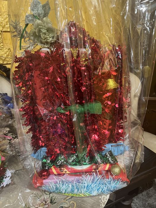 Цікаві, яскраві, новорічно-різдвяні подарунки з цукерок