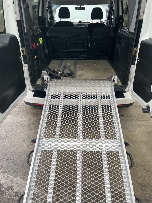 Fiat Doblo dla niepełnosprawnych z podjazdem  1.6 Diesel