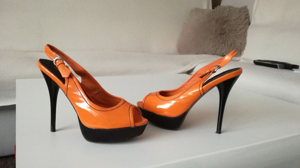 Sandałki na platformie rozm.37