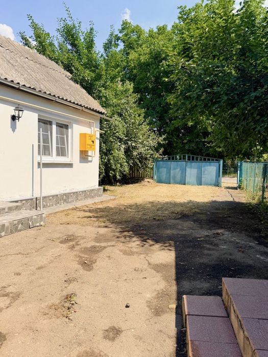 Продається затишний будинок із сучасним ремонтом у с.Ставки