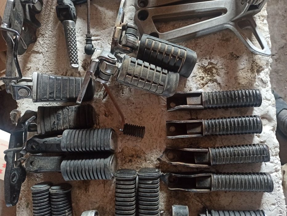 Підніжки мотоцикла