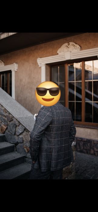 Стильний весільний костюм-трійка