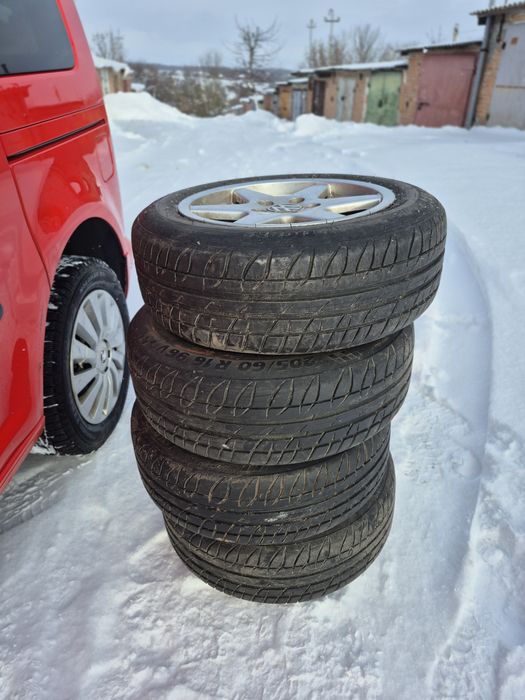 Volkswagen Caddy (2013рік-1,6 дизель+комплект гуми-літо на дисках)