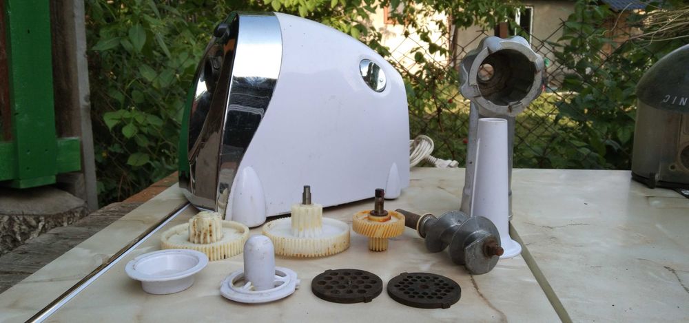 продам мясорубку shivaki smg-3101