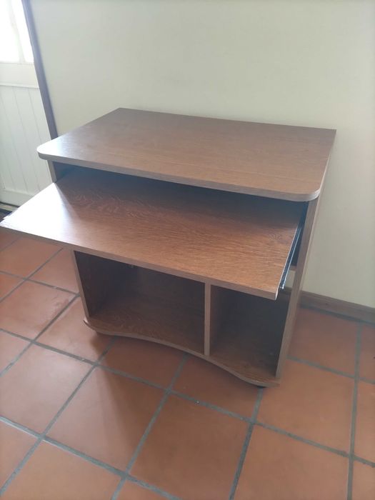 Móvel / Secretária de Computador com rodas