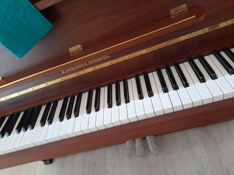 Piano vertical Zimmerman