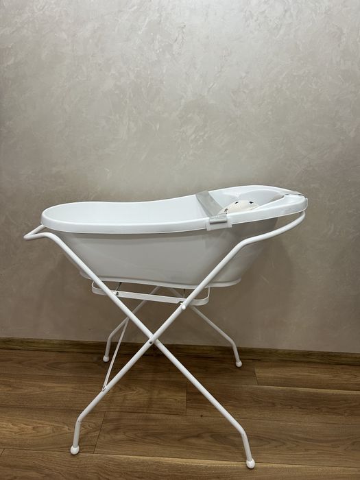 Ванночка для немовлят з підставкою