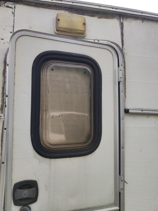 Przyczepa kempingowa Delta lodówka kuchenka gazowa piec gazowy bojler