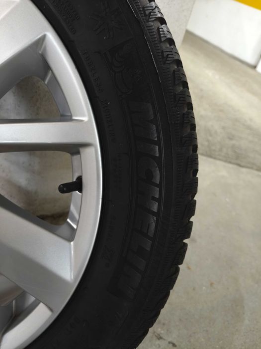 Jantes AUDI  aro R17 com Pneus novas (jogo de 4)