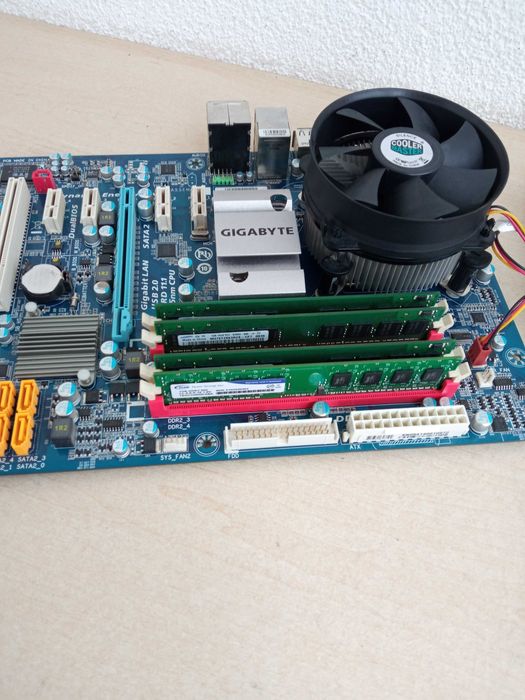 Материнська плата Gigabyte GA-EP43-UD3L s775 процесор пам'ять