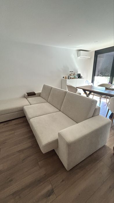 Sofá três lugares com chaise long