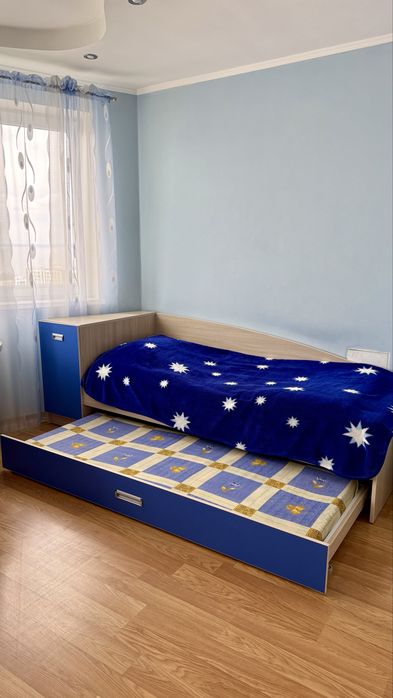 Меблі в дитячу, дитяче ліжко, письмовий стіл