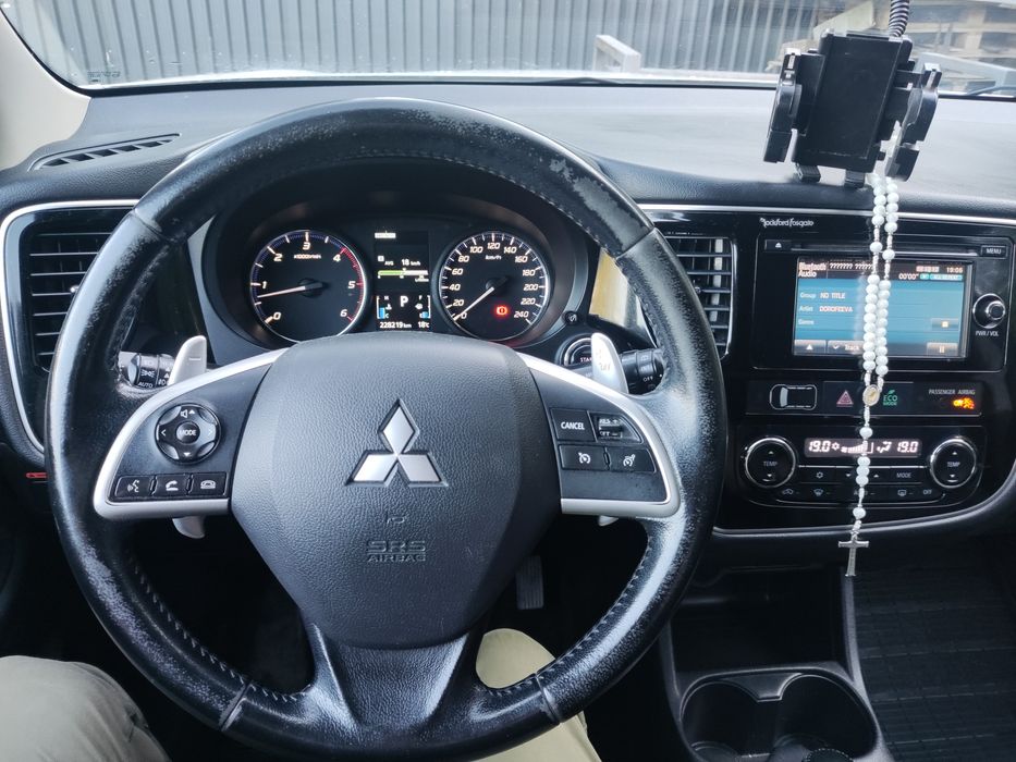 Терміново Mitsubishi Outlander 2013