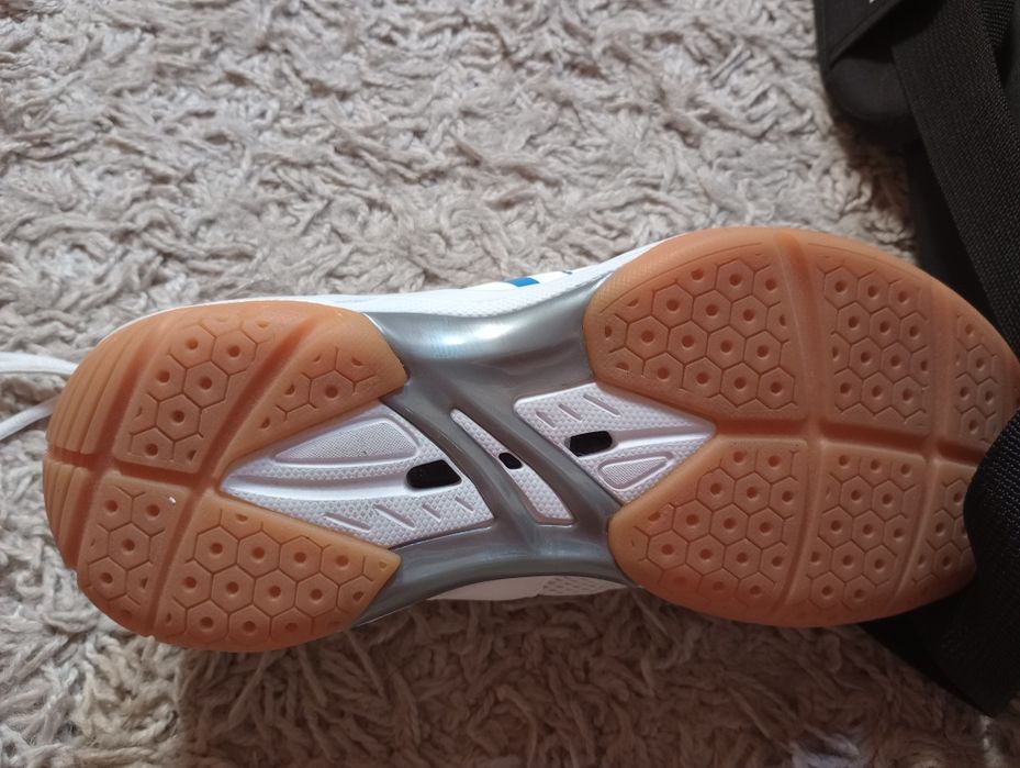 Buty do badmintona rozmiar 39