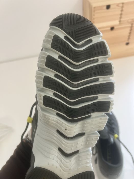 Tenis nike na cor verde militar n 43  vendo montijo