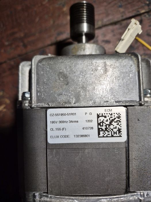 Двигун з пральної машинки