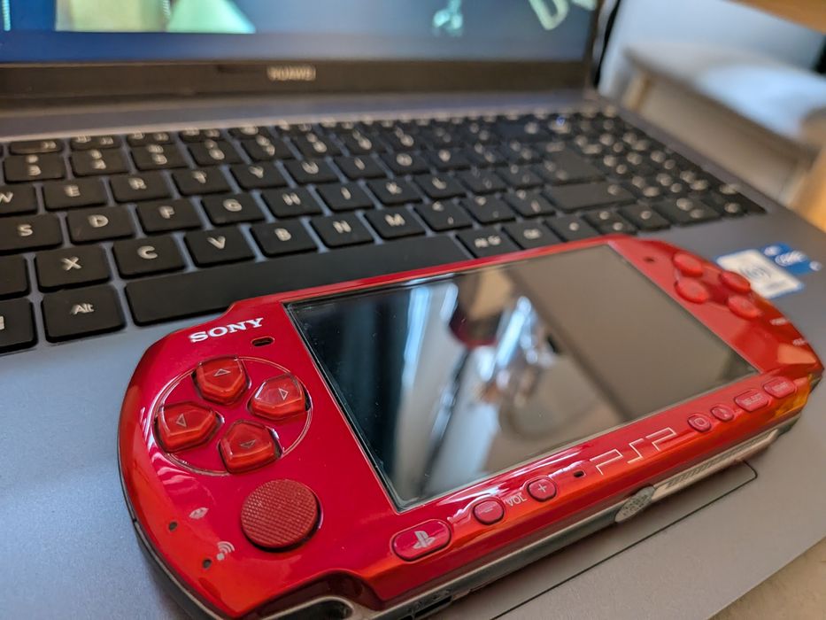 PSP 3000 Japan Edition Radiant Red