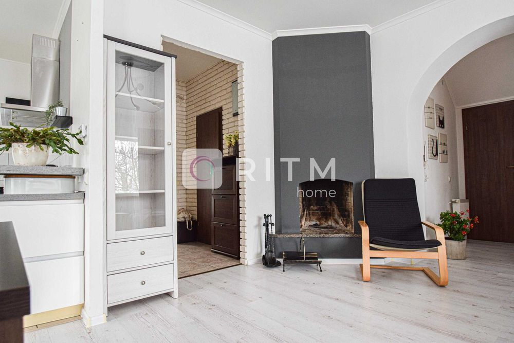 Оренда сучасного будинку, що поєднує затишок та функціональність.