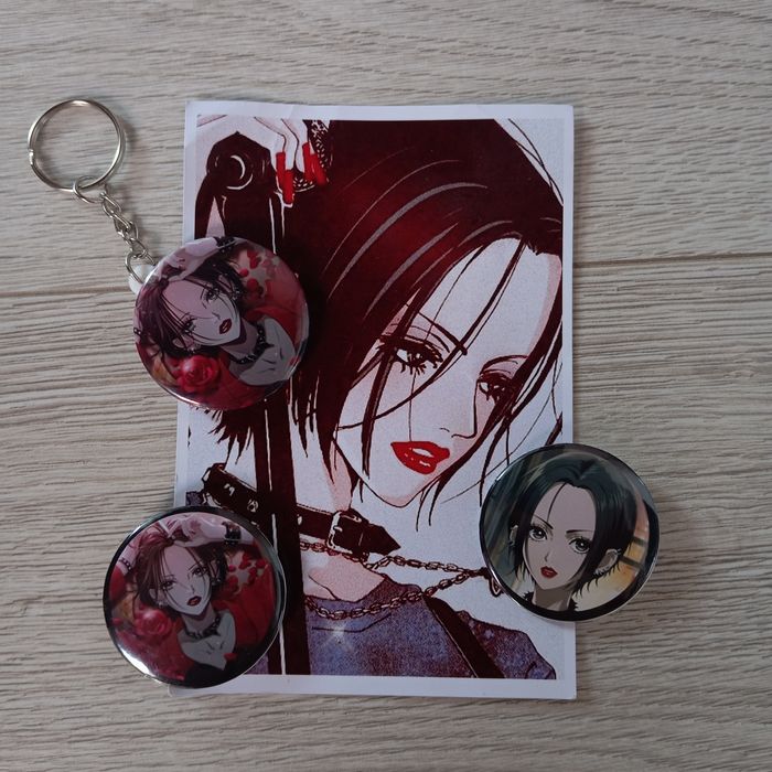 значки і брелок нана