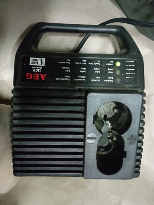 Зарядне AEG ACCU 2000