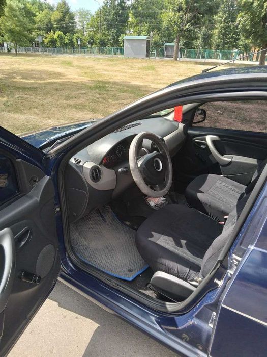 Dacia Sandero 2011 року