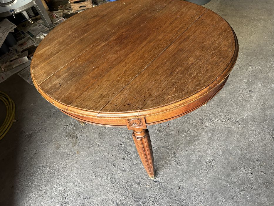 Mesa redonda de sala