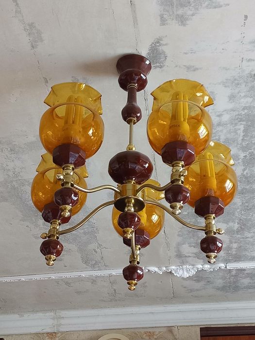 Люстра с пятью плафонами