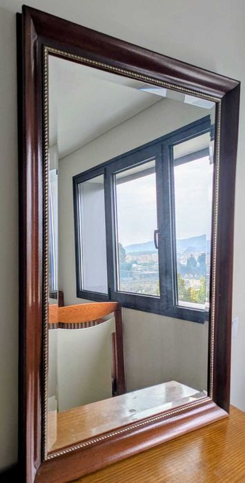 Espelho grande com moldura em madeira e bisotê - baixou!!!